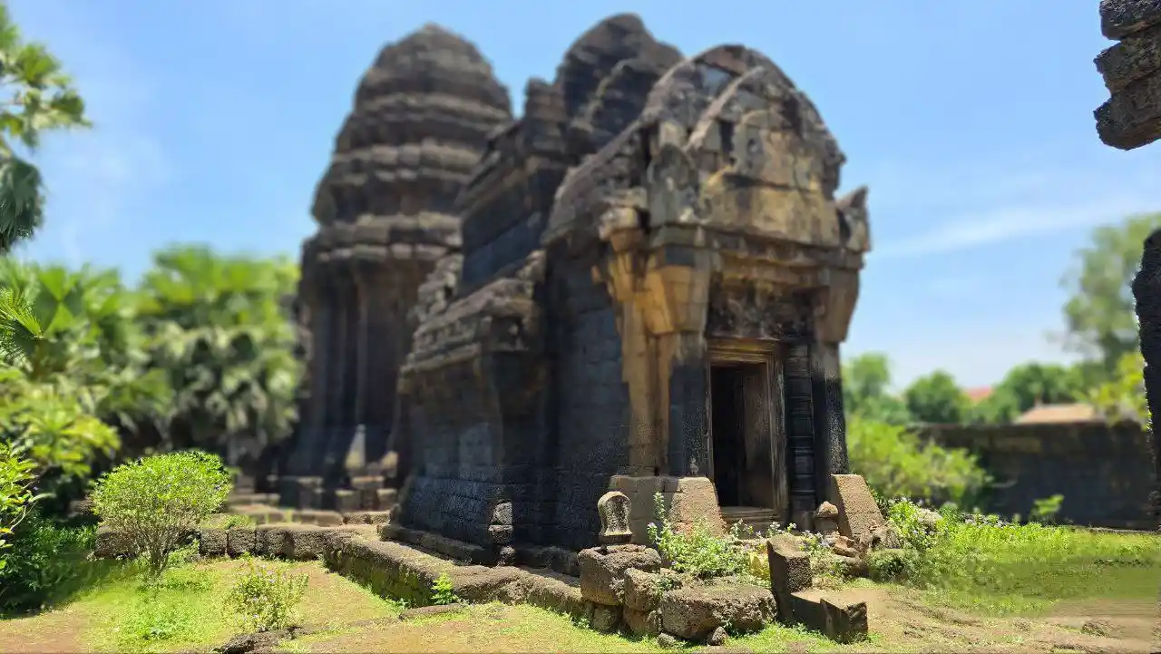 Official Guided Tour of the Historic 11th-Century Kuh Nokor Temple Ruins in Kampong Thom