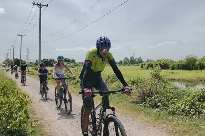 Rural Village Bicycle Tour through Battambang Rice Fields and Local Communities