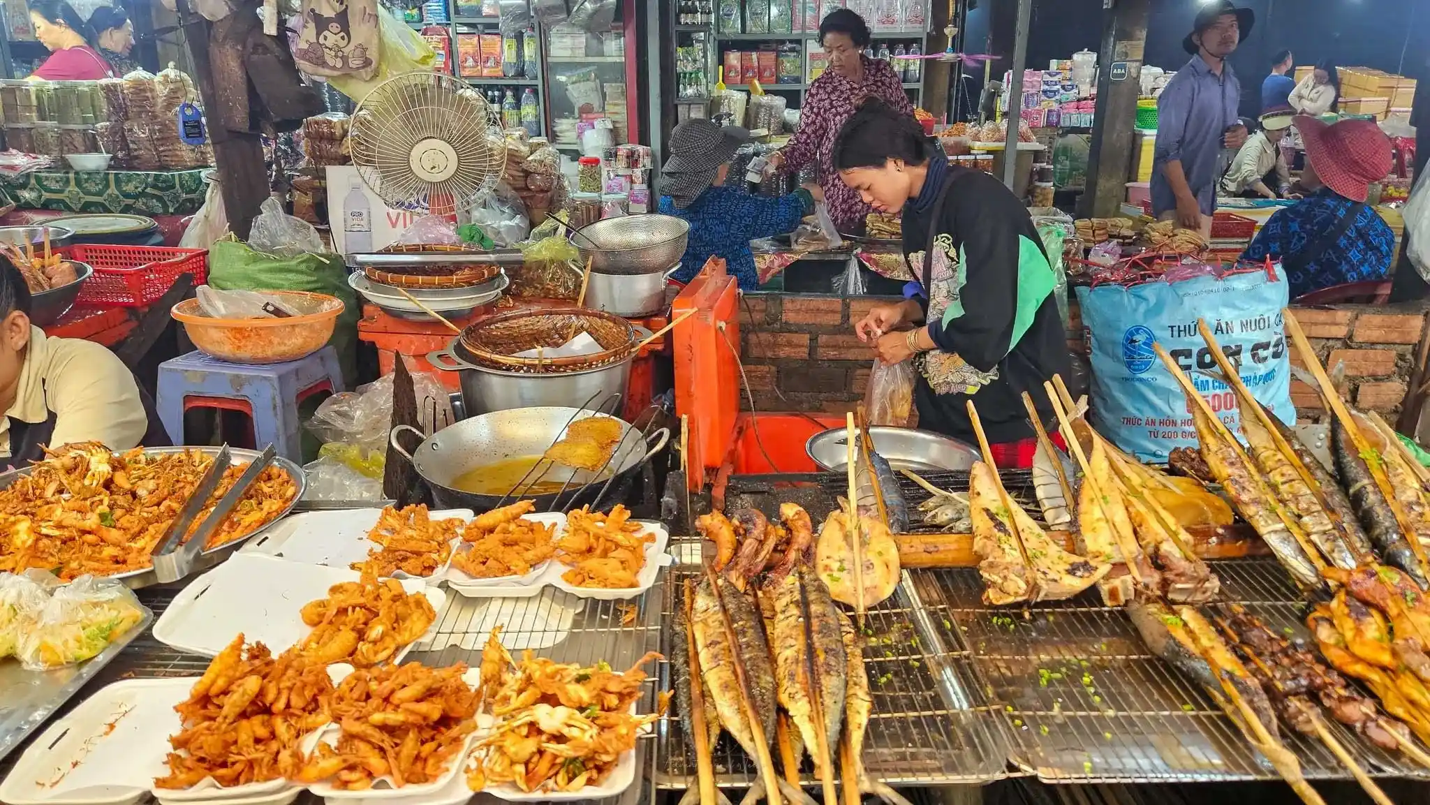 Fresh Seafood at Kep Crab Market and Relaxing Day Trip to Rabbit Island Koh Tonsay
